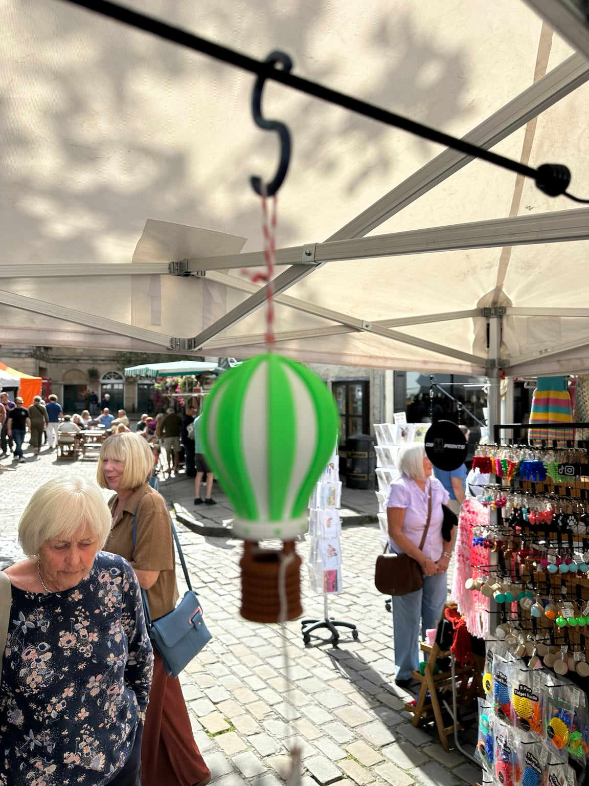 Green hanging hot air balloon ornament
